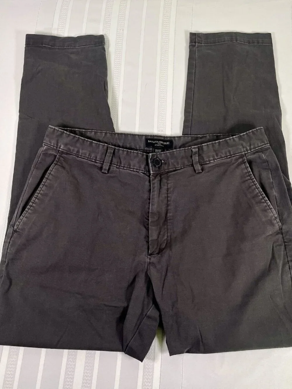 Banana Republic Athletic Fit Chino Pants Mens 33x32 Gray Slim Taper Stretch